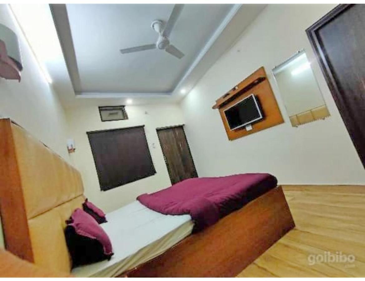 Hotel Basera Guest House, 萨哈兰普尔 外观 照片
