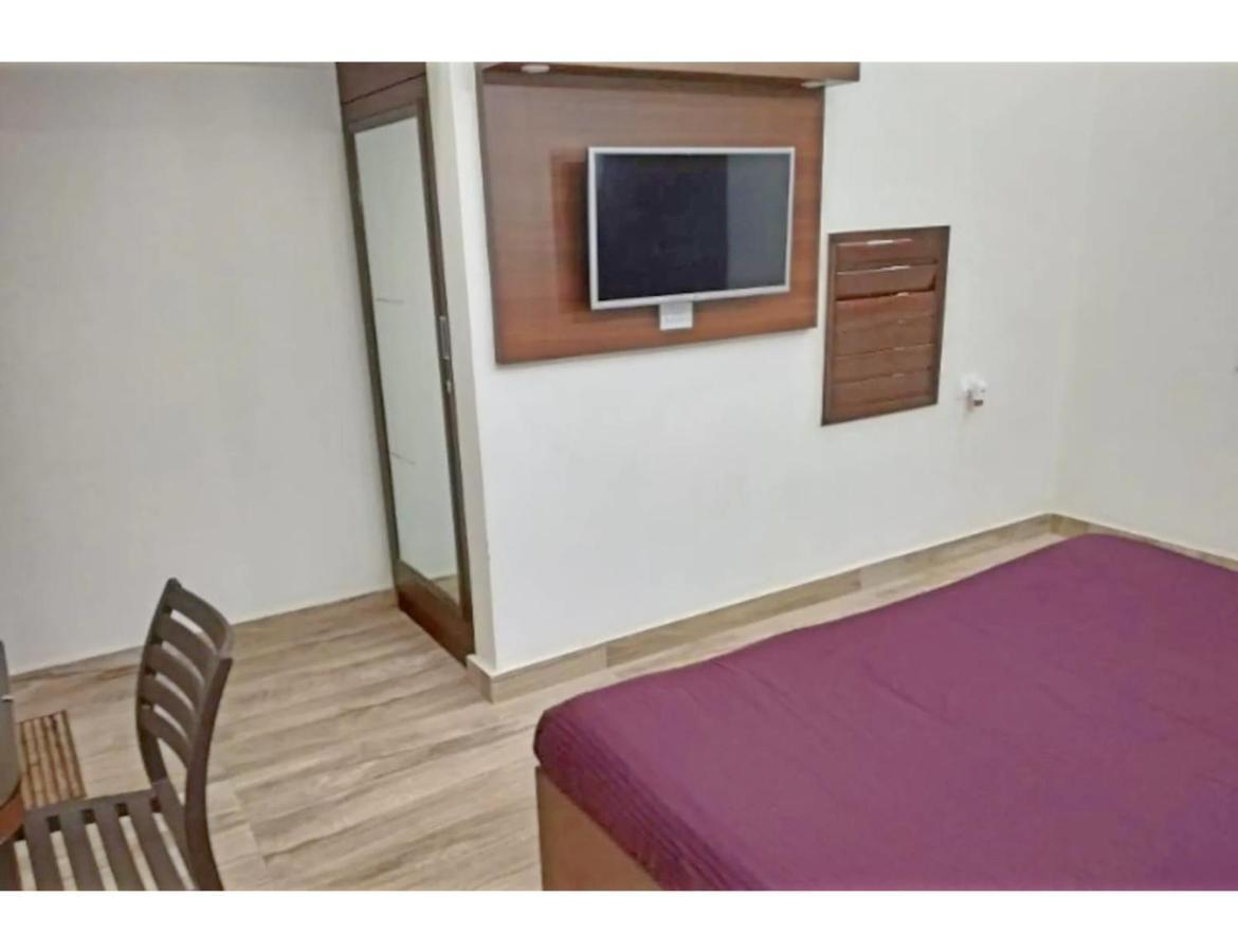 Hotel Basera Guest House, 萨哈兰普尔 外观 照片